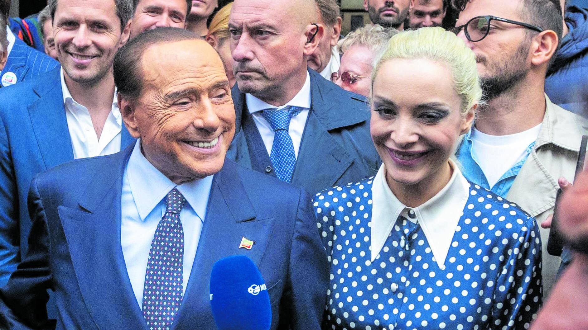 Marta Fascina: "Stregata da Silvio leader fin dai tempi del liceo. La sua scomparsa mi ha strappato il cuore. Sopravvivo da un anno a un lutto terribile"