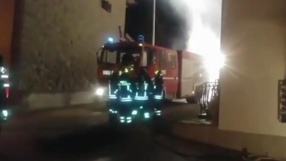 Incendiano il Cpr per tentare la fuga ma restano feriti nella caduta