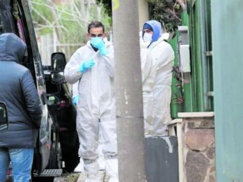 Litiga con il fratello, gli taglia la testa e la getta dalla finestra
