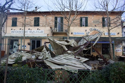 Il maltempo distrugge la pineta di Forte dei Marmi 16