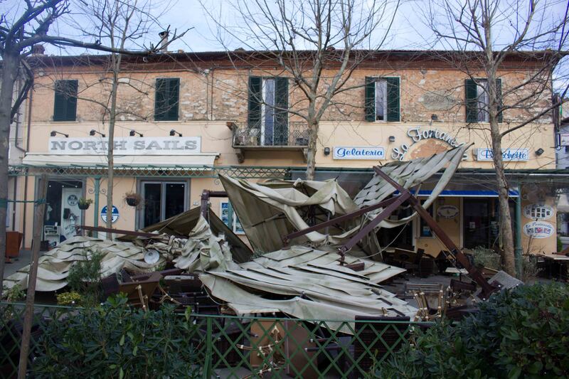 Il maltempo distrugge la pineta di Forte dei Marmi 16