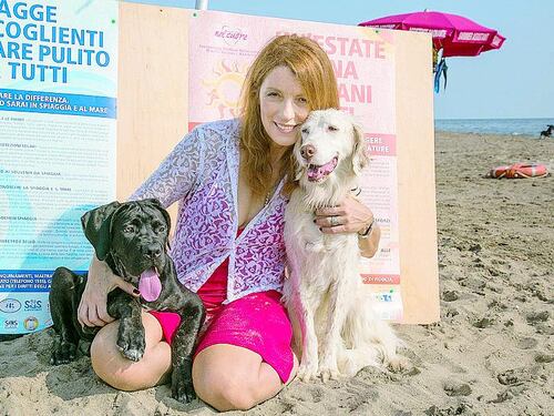 "Grazie a noi basta canili lager. Berlusconi? Adora gli animali"
