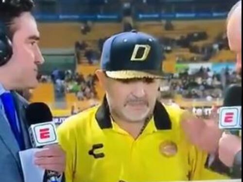 Maradona si blocca in diretta tv: undici secondi di stop durante l'intervista