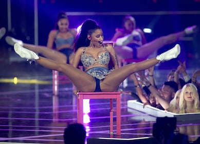 Nicki Minaj, seno in mostra per i 4 milioni di dischi 27
