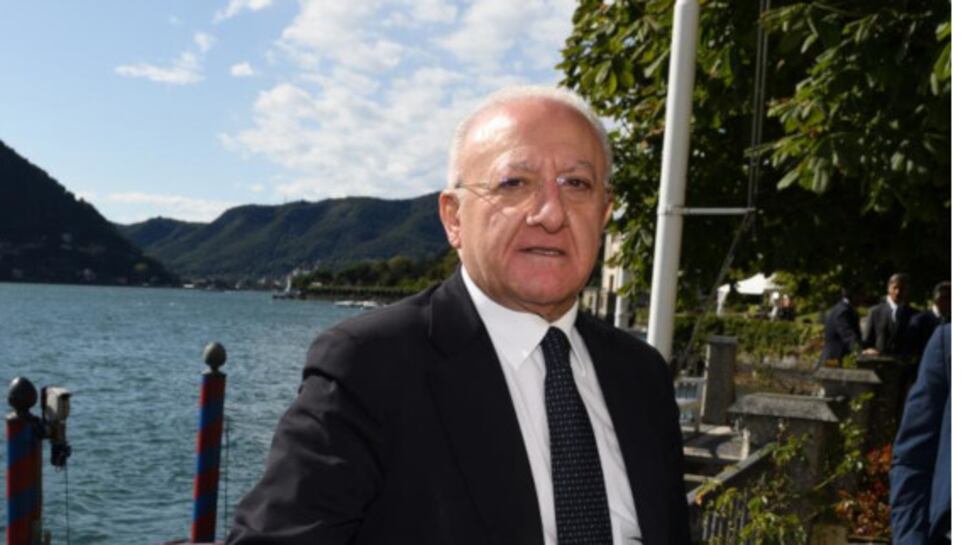"Tutto chiacchiere e distintivo". Ecco il grande bluff di De Luca