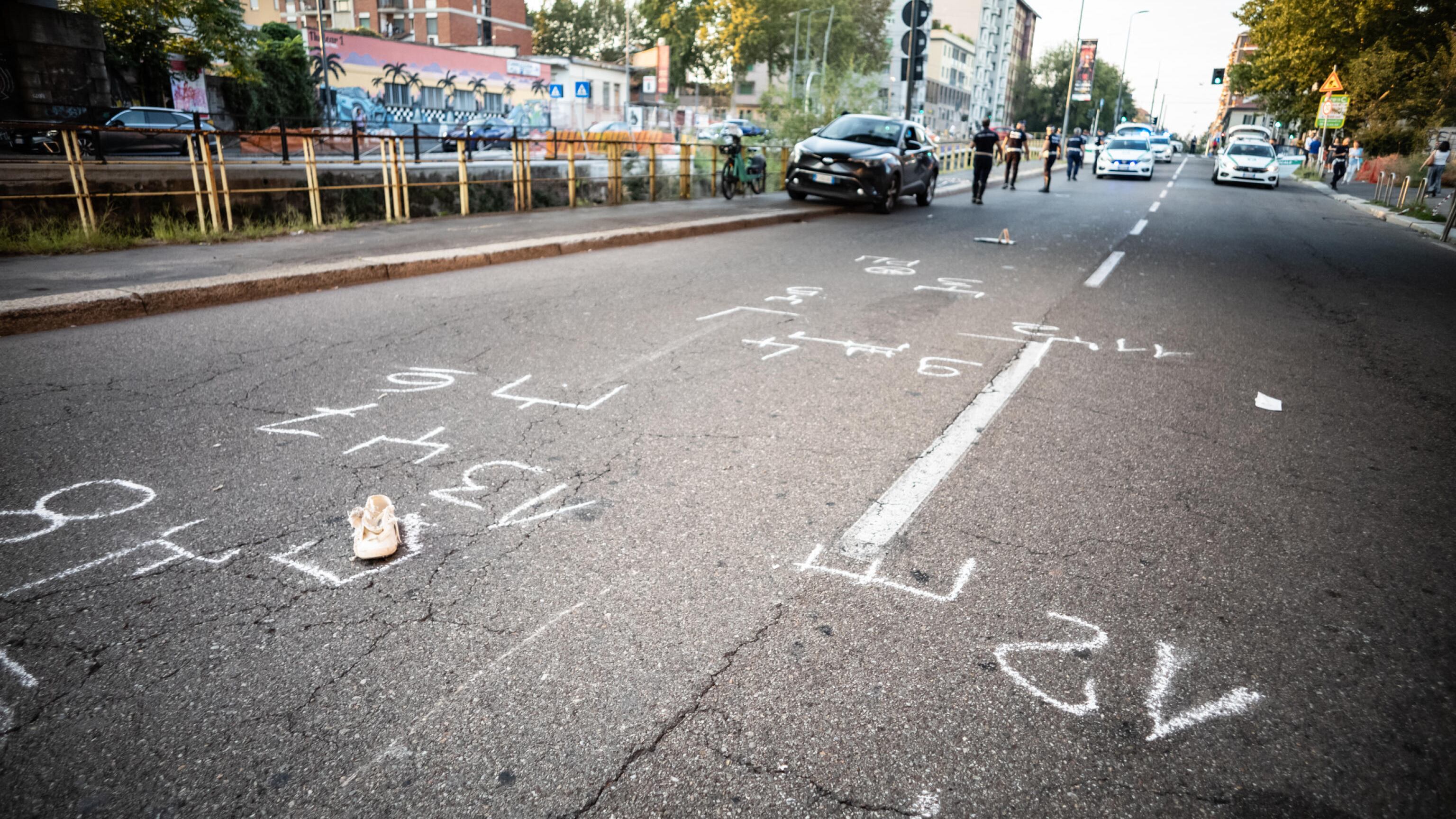 Un'altra ciclista travolta a Milano: gravissima 55enne