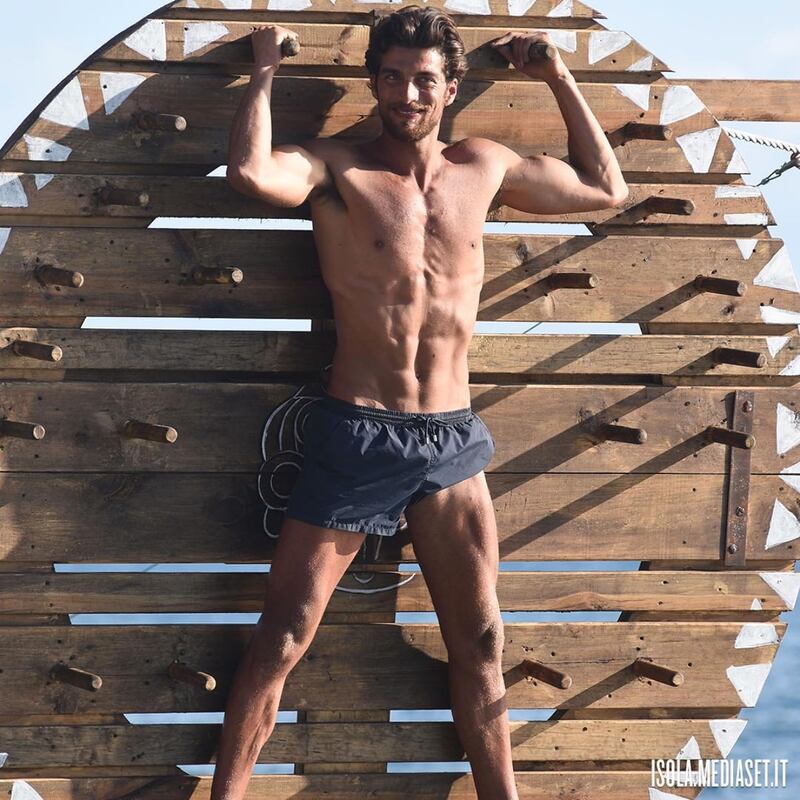 Isola dei Famosi 2017: tra fame e bikini mozzafiato 6
