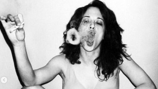 "Liberate il capezzolo", "Sei volgare". Asia Argento massacrata d'insulti