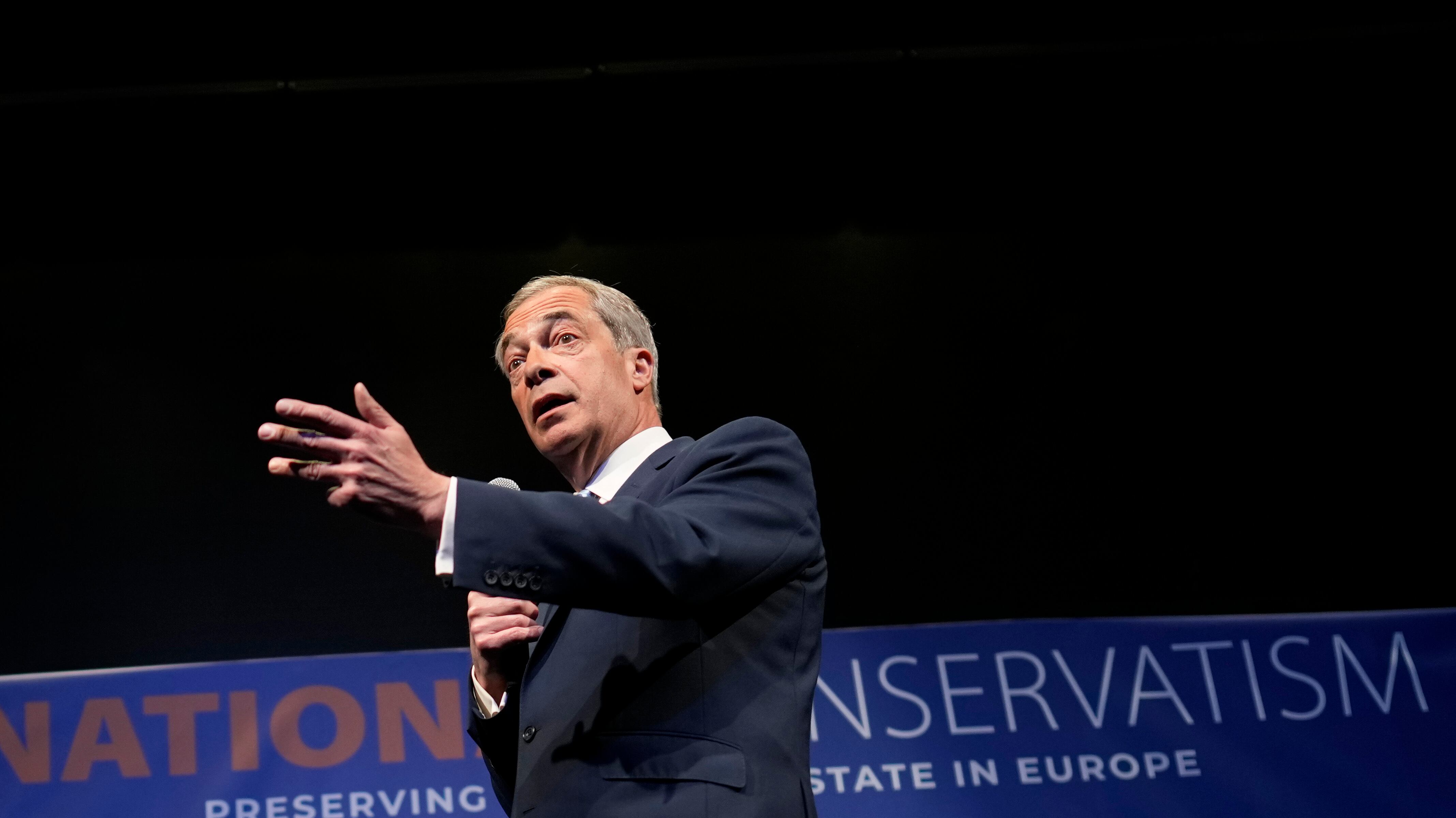 Regno Unito, terremoto alle urne: crolla il Labour, avanza l’onda di Farage