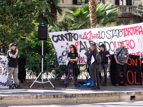 "Contro il 41 bis, Cospito libero. Se viviamo è per far saltare la testa dei re": le minacce degli anarchici