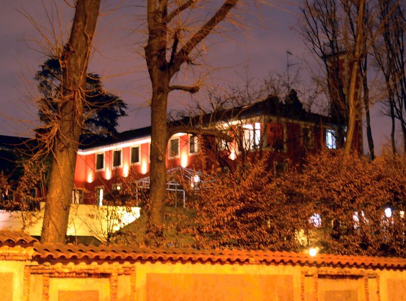 Trovato un cadavere nel muro di Villa degli Occhi 9