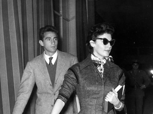 La passione, i bar di via Veneto e i paparazzi. Con Walter Chiari e Ava Gardner è nata la Dolce Vita