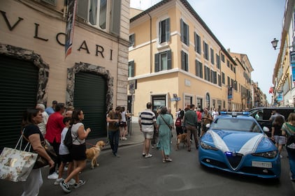 Dai sotterranei fanno un buco ed entrano da Bulgari: bottino di 500mila euro 8