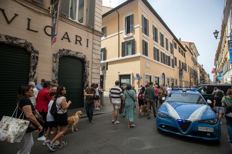 Dai sotterranei fanno un buco ed entrano da Bulgari: bottino di 500mila euro 8