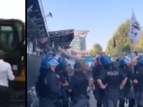 Bologna, centro sociale abusivo sgomberato con una ruspa