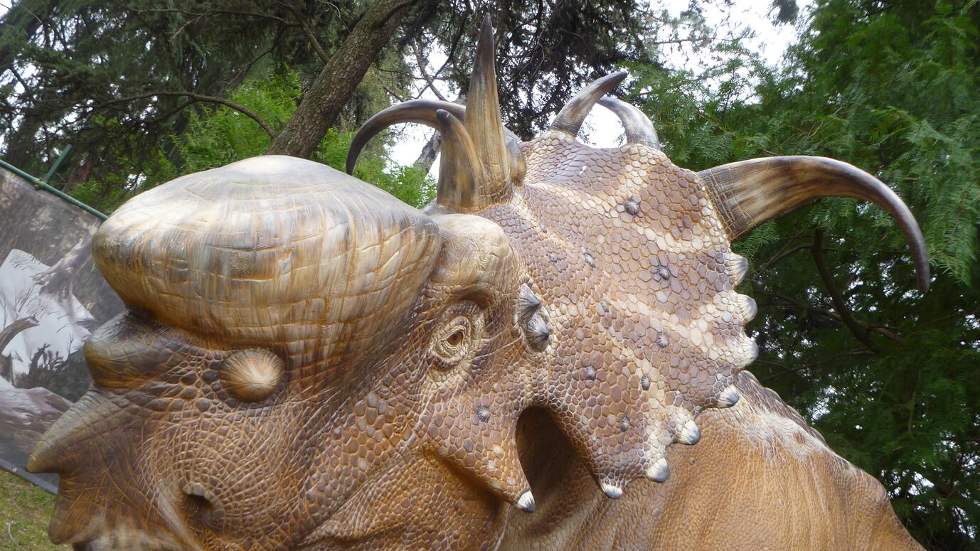 Tutti in coda per "Dino": scoppia la Jurassic-mania