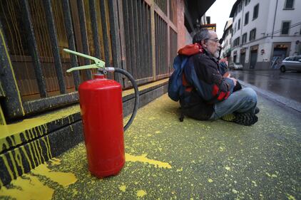 Blitz degli ambientalisti davanti al Mef 5