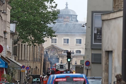 Violenta esplosione a Parigi: crolla la Paris American Academy 2