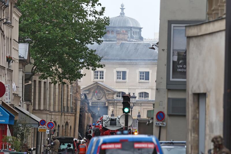 Violenta esplosione a Parigi: crolla la Paris American Academy 2