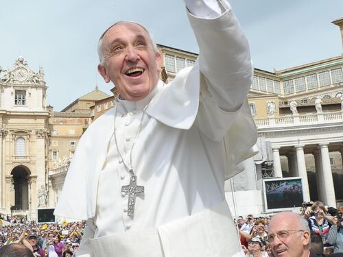 Nell'enciclica di papa Francesco la fede che spinge all'impegno