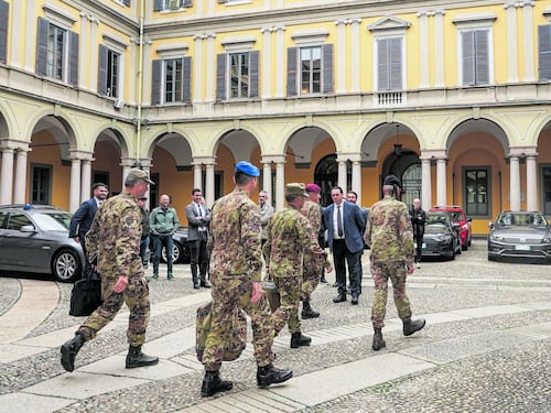Militari, la sinistra in parà-noia
