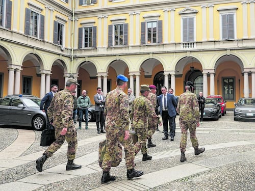 Macché deriva cilena: i parà sono già in strada