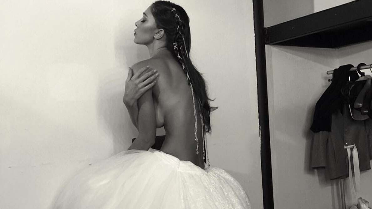 Belen Rodriguez, topless e abito da sposa