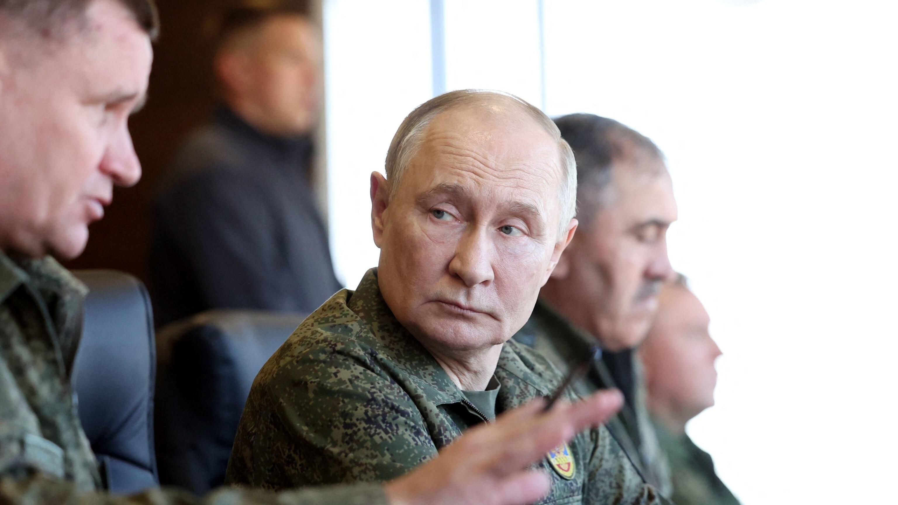 Putin invita l'Ucraina alla resa a Pokrovsk e Kupyansk. E annuncia i test di un nuovo sommergibile nucleare