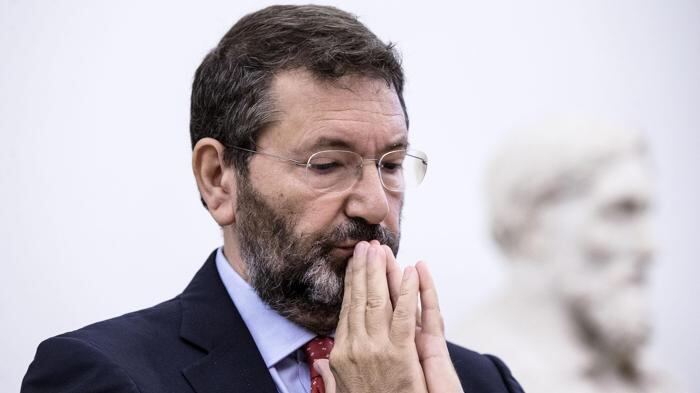 Gdf in Comune, Marino rischia accusa peculato