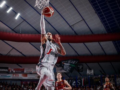 Basket, la Virtus Bologna esce dalla crisi e sbanca Venezia. Brescia mantiene il primato