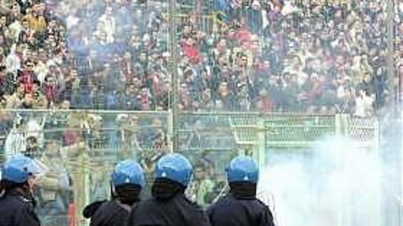 Roma, tensione alta per il derby. Molotov contro la polizia