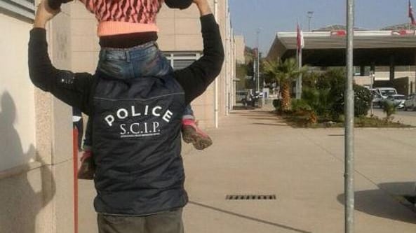 Rapita dal papà e portata in Siria La piccola Emma torna in Italia