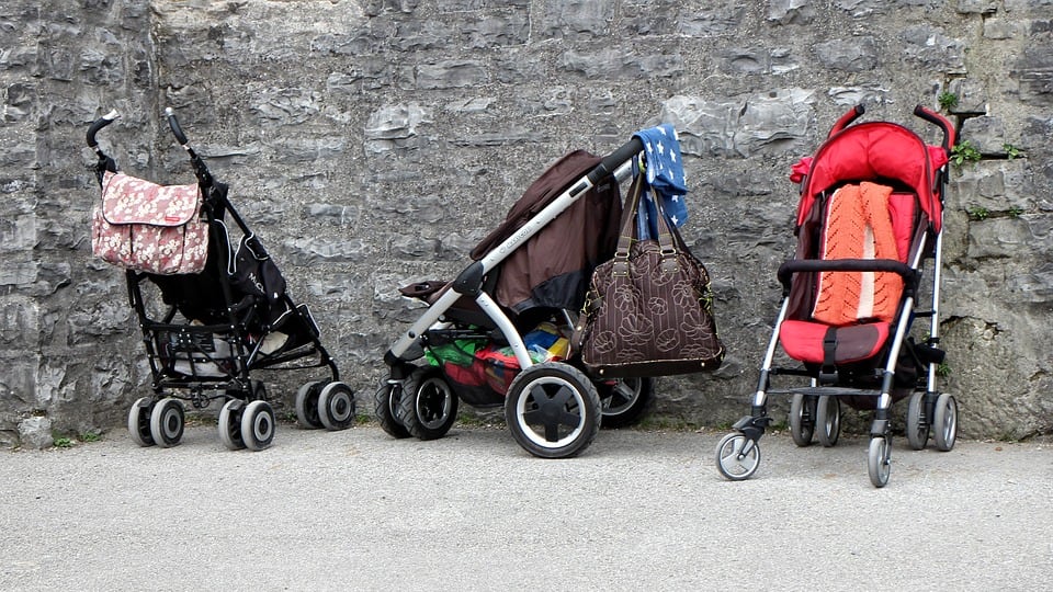 Picchia bimba in strada: arrestata la baby sitter romena