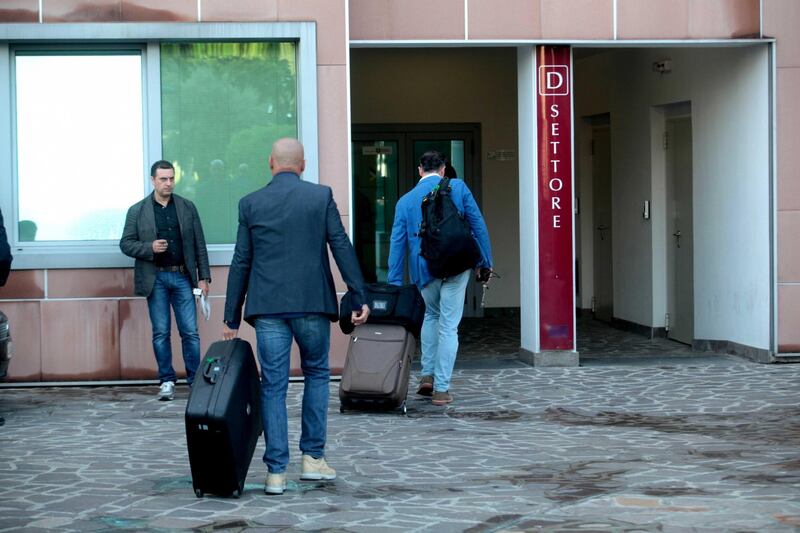 "Non mollare": l'abbraccio di tifosi e fan a Berlusconi 11