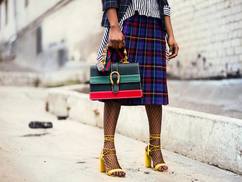 Gonna a quadri, 5 outfit a cui ispirarvi per indossarla a 50 anni