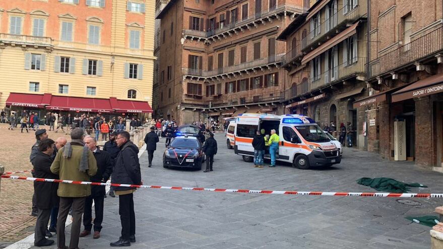 La donna si toglie la vita: il pakistano filma tutto invece di prestare aiuto