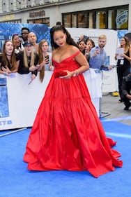 Rihanna, sexy scollatura sul red carpet 3