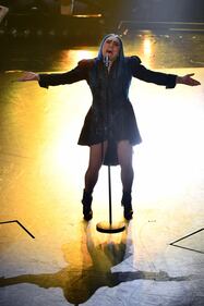 Sanremo 2019, minigonna inguinale per Loredana Bertè 7