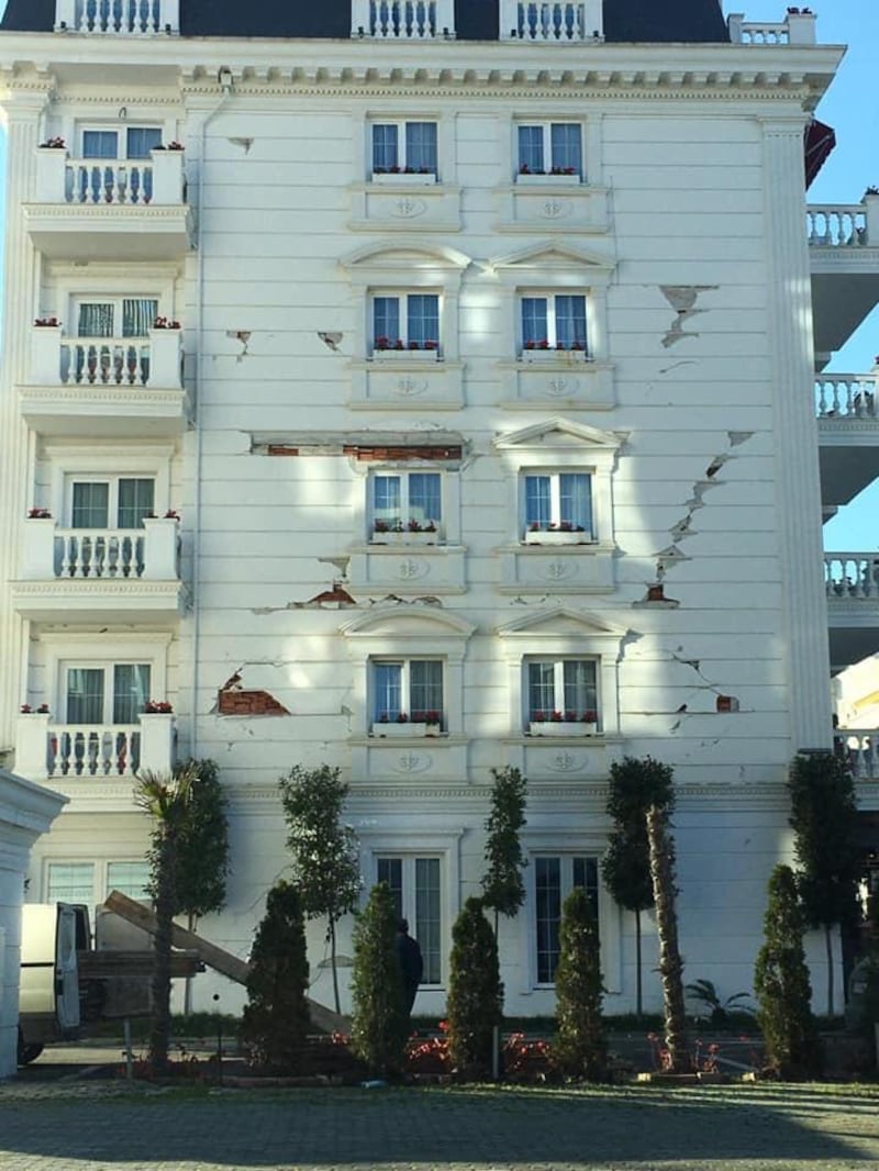 I danni del terremoto a Tirana e Durazzo 2