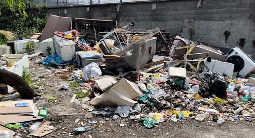 Casseforti abbandonate e illegalità: ma il Comune di Milano ignora il degrado del campo rom 5