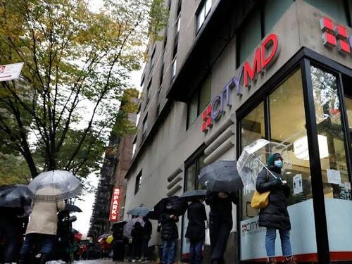 Disoccupati in fila al posto degli altri in attesa del tampone: nuovo lavoro in Usa