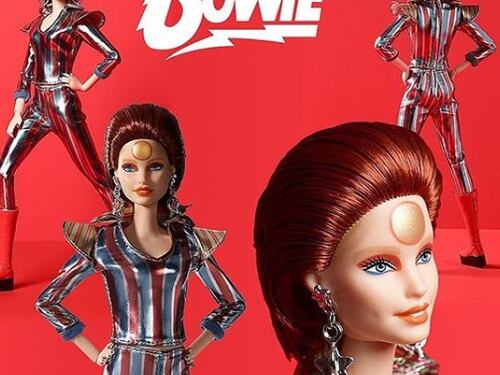 E adesso David Bowie si trasforma in una Barbie