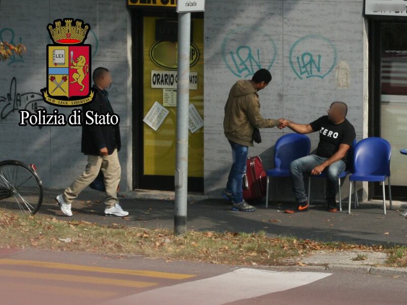 Immigrazione, così gli scafisti di terra "lavorano" a Milano 2