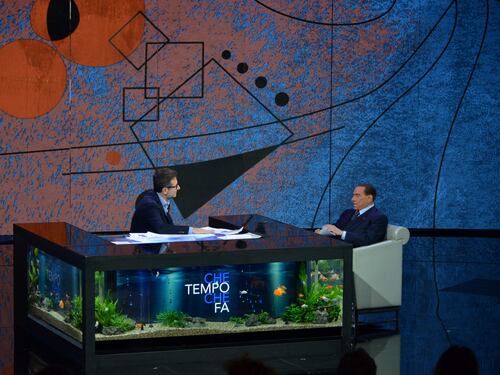 Berlusconi alle forze dell'ordine: "Assunzioni e aumenti per garantire sicurezza"