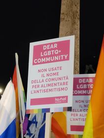 Cartelli pro-Israele rivolti alla comunità Lgbt: "Condannare Hamas senza se e senza ma" 2