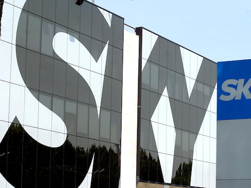 Giù i ricavi e pulizia di bilancio. Sky in rosso per 690 milioni