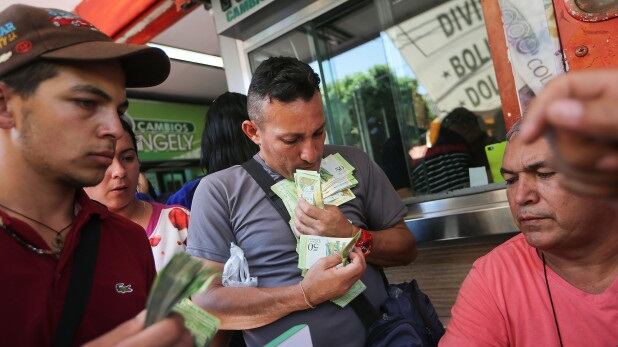 Venezuela, la banca centrale registra un'inflazione del +10.000%