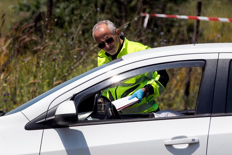 Omicidio-suicidio di Roma: l'arrivo della scientifica e il ritrovamento dell'auto dell'assassino 11