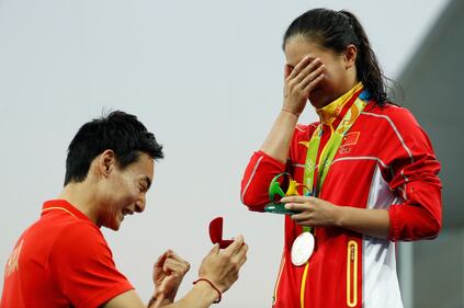Proposta matrimonio in mondovisione per la cinese He Zi 5
