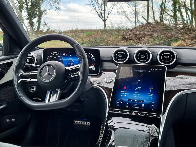 Mercedes Classe C 300e: le foto del plug-in della Stella 22